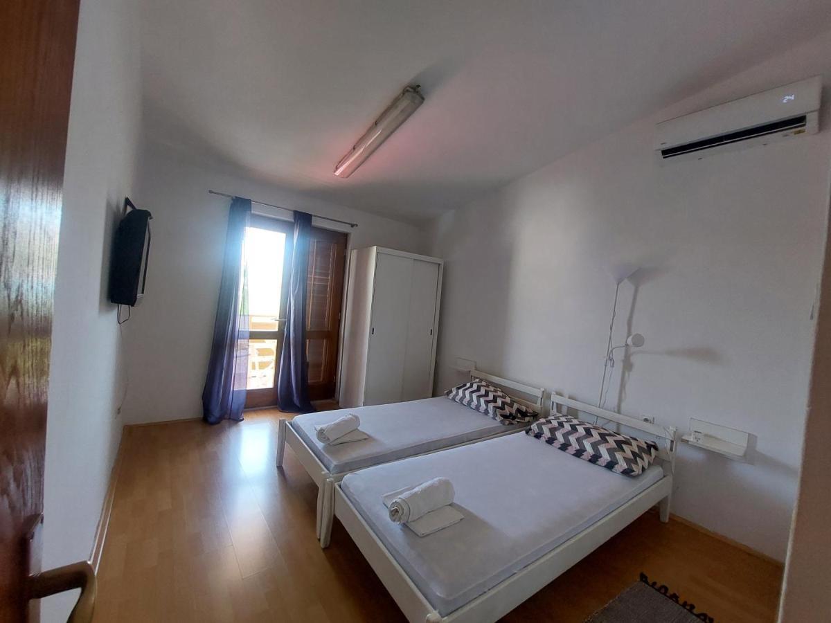 Studio-App Iva, Balcony With Sea View - 50 M From Beach Pag Town Eksteriør billede